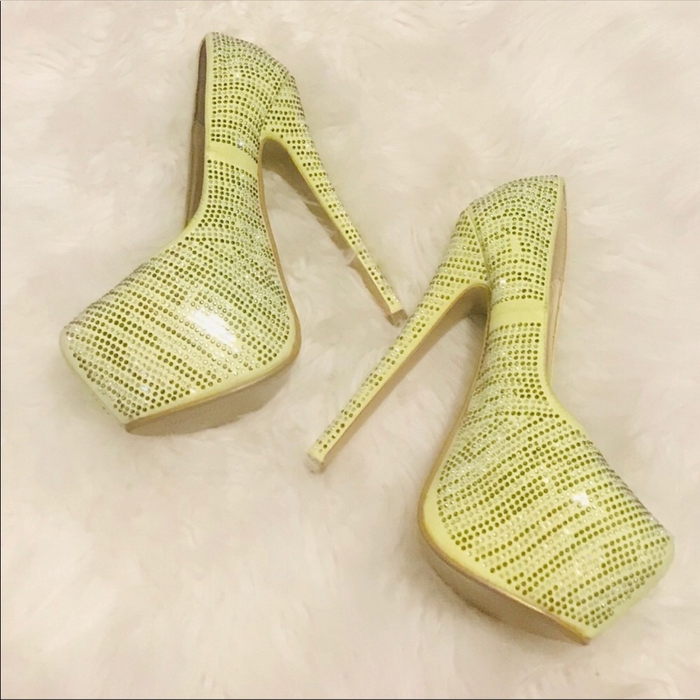 🆕 ROSE BY ROSE Yellow High Heels ⭐️ - Picture 2 of 3